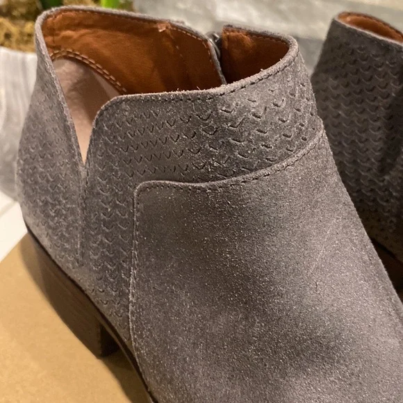 Lucky brand booties size 6.5 - Picture 2 of 5